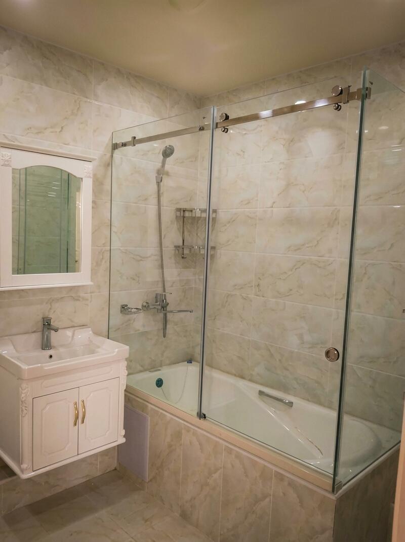 Современная душевая зона